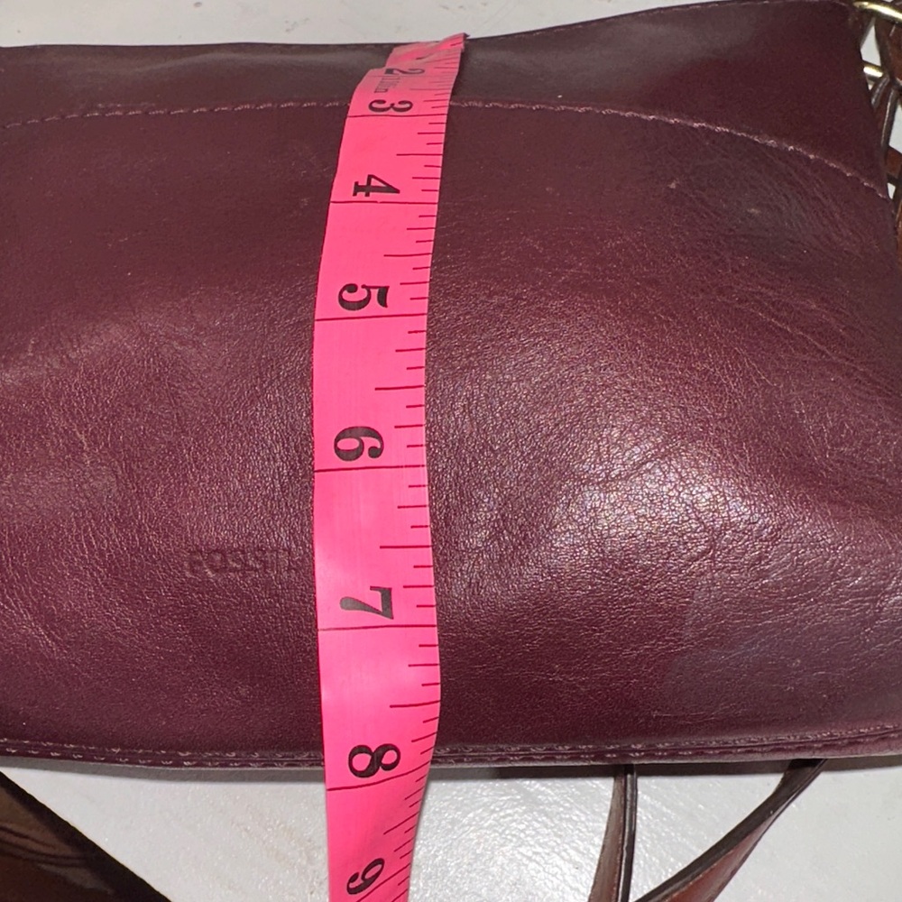 Fossil plum color leather crossbody bag - Picture 6 of 6